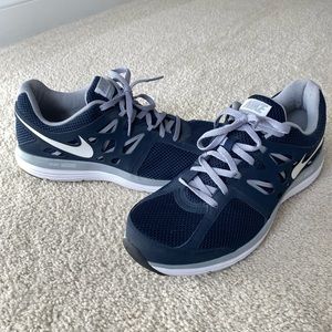 Men’s Nike tennis shoes